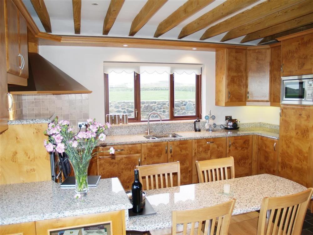 Cable Cottage Фишгард Экстерьер фото